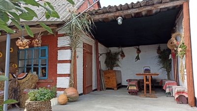 У селі на Кіровоградщині облаштували музей-садибу в українському стилі У селі на Кіровоградщині облаштували музей-садибу в українському стилі