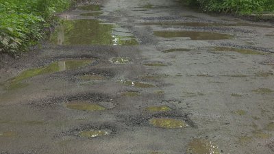 Нічийна дорога в Помірках: як коментують проблему в Харківській ОДА Нічийна дорога в Помірках: як коментують проблему в Харківській ОДА