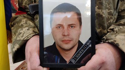 У Полтаві прощаються із військовим Олексієм Осауленком У Полтаві прощаються із військовим Олексієм Осауленком