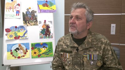 "Духовний бронежилет": на Харківщині презентували книгу-альбом з малюнками бійцям "Духовний бронежилет": на Харківщині презентували книгу-альбом з малюнками бійцям