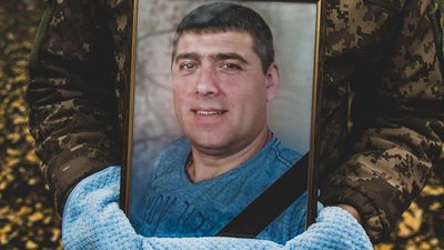 На Полтавщині попрощалися із загиблим військовим Миколою Завадою На Полтавщині попрощалися із загиблим військовим Миколою Завадою