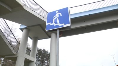 У селі Березівка після смертельної ДТП місцеві жителі продовжують переходити трасу Київ — Чоп у невстановленому місці У селі Березівка після смертельної ДТП місцеві жителі продовжують переходити трасу Київ — Чоп у невстановленому місці