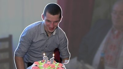 Мріє про домівку, де б не мерз його брат. Івану з багатодітної родини погорільців виповнився 21 рік