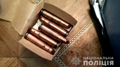 На Херсонщині поліцейські виявили схрон набоїв на вибухових речовин