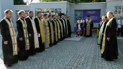 У Херсоні День Незалежності розпочався з гімну та "Молебну за Україну" У Херсоні День Незалежності розпочався з гімну та "Молебну за Україну"
