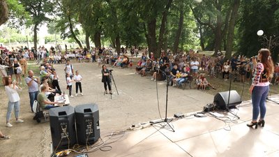 "До Перемоги — разом!". На Вінниччині під час благодійного концерту збирали кошти на безпілотника "До Перемоги — разом!". На Вінниччині під час благодійного концерту збирали кошти на безпілотника