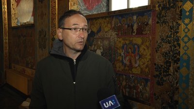 У Житомирі в Свято-Михайлівському соборі продовжують відновлювати розписи храму У Житомирі в Свято-Михайлівському соборі продовжують відновлювати розписи храму