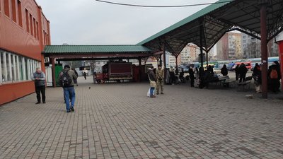 На автостанції у Луцьку перевізники скасували 60% рейсів. Як працює залізниця На автостанції у Луцьку перевізники скасували 60% рейсів. Як працює залізниця