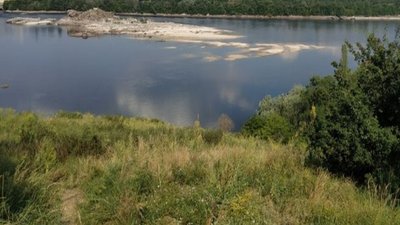 У Запоріжжі щодня рятують людей, які вбрід дістаються островів на Дніпрі