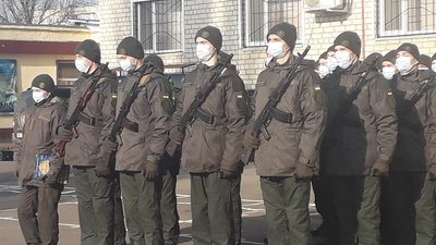 У Херсоні 40 військовослужбовців склали присягу на вірність України У Херсоні 40 військовослужбовців склали присягу на вірність України