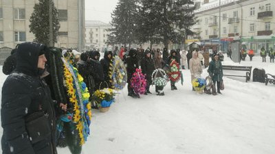 На Чернігівщині попрощалися з солдатом Артемом Коржем, який загинув на Донеччині На Чернігівщині попрощалися з солдатом Артемом Коржем, який загинув на Донеччині
