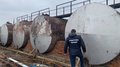 На Прикарпатті виявили 100 тонн незаконного пального на 3 мільйони гривень