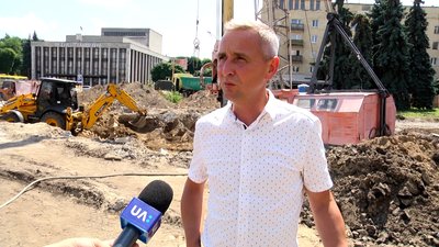 У Житомирі почали готувати ділянку під 50-метровий флагшток із державним прапором України У Житомирі почали готувати ділянку під 50-метровий флагшток із державним прапором України