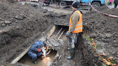 вода пориви, труба