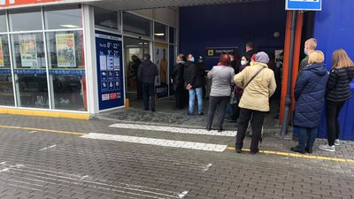 Черги на вакцинацію. Як у Львові працюють пункти щеплення Черги на вакцинацію. Як у Львові працюють пункти щеплення