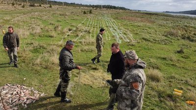 На Хмельниччині у Південному Бузі виявили 12 сіток з рибою протяжністю три кілометри