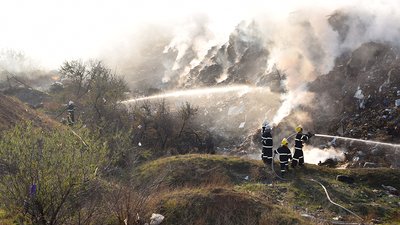 На Миколаївщині горить сміттєзвалище