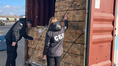 В оборудці підозрють підприємця з Івано-Франківщини В оборудці підозрють підприємця з Івано-Франківщини