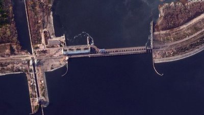 Як виглядають мости Херсонщини після відступу військ РФ: супутникові знімки MAXAR Як виглядають мости Херсонщини після відступу військ РФ: супутникові знімки MAXAR