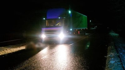 "Лежав на проїзній частині дороги". У ДТП на Закарпатті загинув 63-річний чоловік
