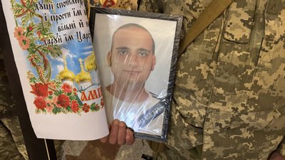 У Полтаві попрощалися з двома загиблими військовими У Полтаві попрощалися з двома загиблими військовими