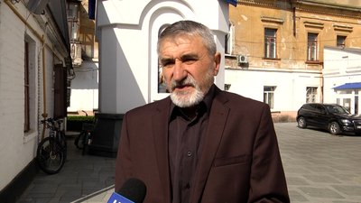 У Житомирі попрощалися із загиблим військовим – сином священника Романом Солонинкою У Житомирі попрощалися із загиблим військовим – сином священника Романом Солонинкою