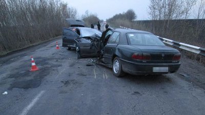 На Житомирщині зіткнулися два автомобілі –двох водіїв госпіталізували На Житомирщині зіткнулися два автомобілі –двох водіїв госпіталізували