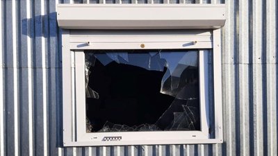 Розбив вікно та поцупив продукти й одяг: на Вінниччині чоловік обікрав магазин Розбив вікно та поцупив продукти й одяг: на Вінниччині чоловік обікрав магазин