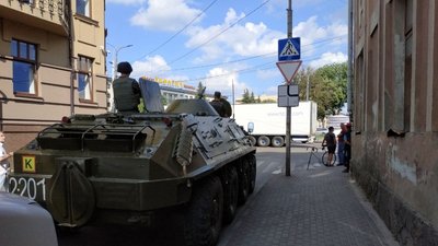 Заблокований центр Луцька через захоплення заручників. Фото: Інна Білецька, Суспільне Заблокований центр Луцька через захоплення заручників. Фото: Інна Білецька, Суспільне