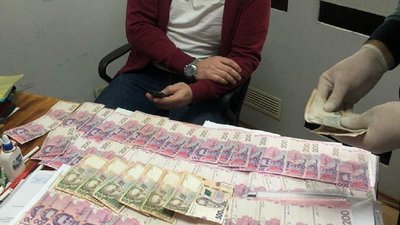Посадовця "Харківських тепломереж" підозрюють в отриманні хабара Посадовця "Харківських тепломереж" підозрюють в отриманні хабара