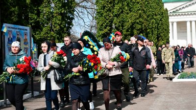 На щиті: у Ніжині прощалися з сержантом Сергієм Кулинком На щиті: у Ніжині прощалися з сержантом Сергієм Кулинком