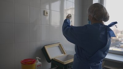На Рівненщині влада просить довозити літніх родичів до пунктів вакцинації