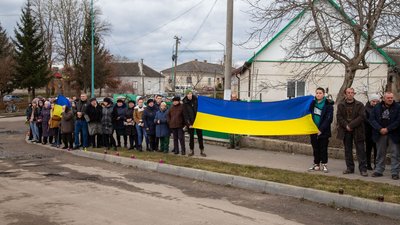 На Тернопільщині у громаді попрощалися із загиблим бійцем Василем Зазуляком На Тернопільщині у громаді попрощалися із загиблим бійцем Василем Зазуляком