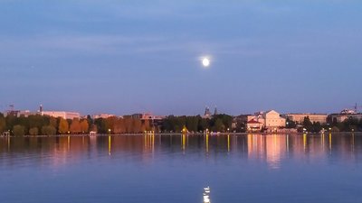 Нічний Тернопіль без вуличного світла: фотограф зробив знімки міста під місячним сяйвом Нічний Тернопіль без вуличного світла: фотограф зробив знімки міста під місячним сяйвом