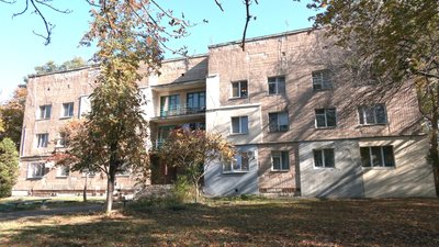"Хмиз носили": як у колишньому військовому містечку в Харкові живуть із перебоями електрики "Хмиз носили": як у колишньому військовому містечку в Харкові живуть із перебоями електрики