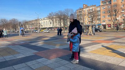 "Обміняйте всіх на всіх": у Черкасах родичі полонених вийшли на мирну акцію "Обміняйте всіх на всіх": у Черкасах родичі полонених вийшли на мирну акцію