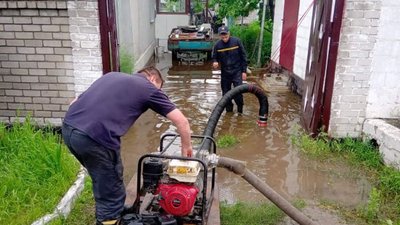 У Дніпрі продовжують ліквідовувати наслідки негоди