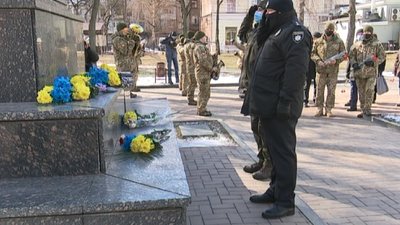 У Сумах до пам'ятника Тарасу Шевченку поклали квіти