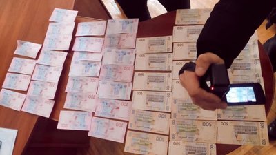 15 тисяч за права. На Прикарпатті затримали чоловіка, який пропонував хабар 15 тисяч за права. На Прикарпатті затримали чоловіка, який пропонував хабар