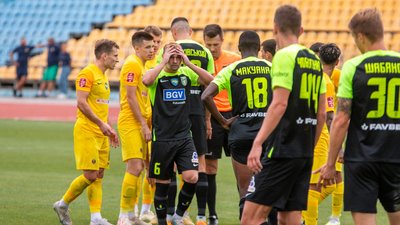 У матчі 2 туру Української Прем'єр-Ліги житомирський клуб "Полісся" поступився команді "Дніпро-1" з рахунком 2:1 У матчі 2 туру Української Прем'єр-Ліги житомирський клуб "Полісся" поступився команді "Дніпро-1" з рахунком 2:1