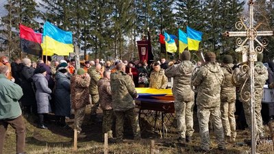 У громадах на Тернопільщині в останню дорогу провели двох бійців