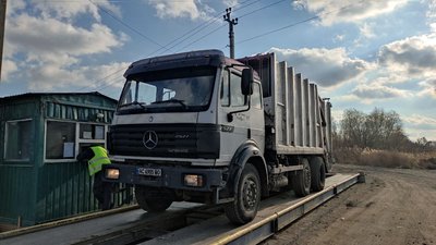 Хто, як та за скільки вивозить опале листя з луцьких дворів і доріг Хто, як та за скільки вивозить опале листя з луцьких дворів і доріг