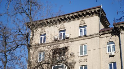 У Дніпрі на одному з багатоповерхових будинків встановили тризуб замість радянської зірки