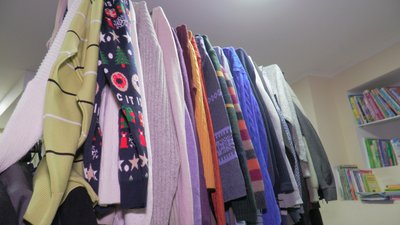 Безкоштовні речі для переселенців: у Запоріжжі працює соціальний магазин "Дари добро" Безкоштовні речі для переселенців: у Запоріжжі працює соціальний магазин "Дари добро"