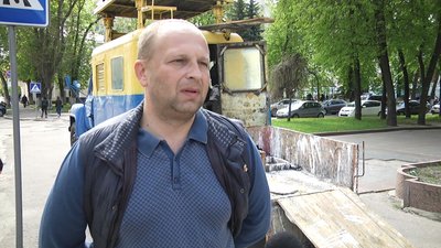 У Житомирі розмітку на пішохідному переході прикрасили орнаментом з вишивкою У Житомирі розмітку на пішохідному переході прикрасили орнаментом з вишивкою
