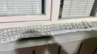 Свої послуги затриманий оцінював у три тисячі доларів, лютий-2024. Фото: поліція Хмельниччини Свої послуги затриманий оцінював у три тисячі доларів, лютий-2024. Фото: поліція Хмельниччини