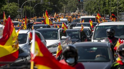 В Іспанії відбувся антиурядовий автопробіг проти карантину В Іспанії відбувся антиурядовий автопробіг проти карантину