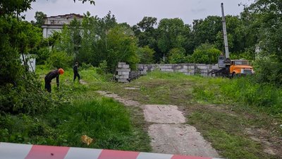 У Чернігові почали демонтувати будівлю «Дворянських зібрань» У Чернігові почали демонтувати будівлю «Дворянських зібрань»