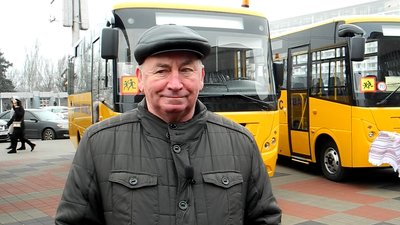 Шість територіальних громад Запорізької області отримали нові шкільні автобуси Шість територіальних громад Запорізької області отримали нові шкільні автобуси