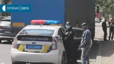 У спальному районі Одеси фура збила чоловіка, його ушпиталили У спальному районі Одеси фура збила чоловіка, його ушпиталили